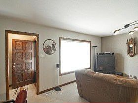 4th image of 6821 S Meadow Dr
