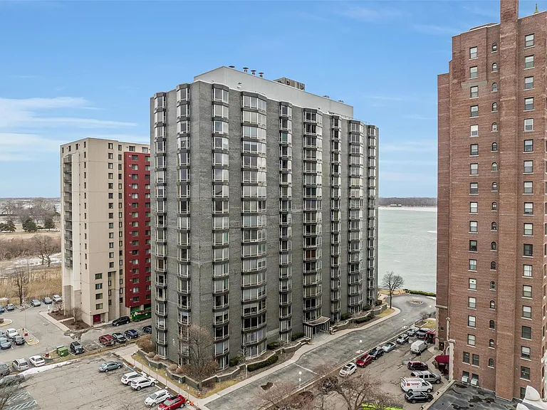 8200 E Jefferson Ave #506 — Photo 40