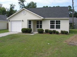 8 Tara Manor Dr, Savannah, GA 31406