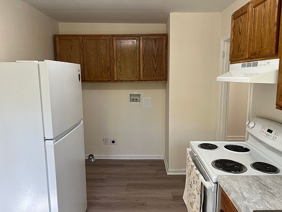 3rd image of 118 Earnhardt Ave #2
