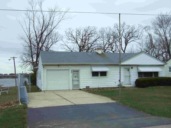 206 Oakwood Dr, Antioch, IL 60002
