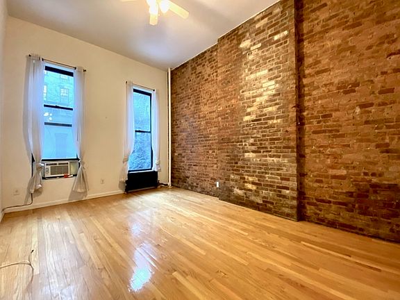 3rd image of 140 W 70th St #1RR