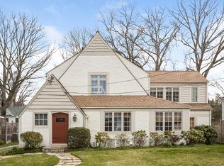 17 Oval Ave, Riverside, CT 06878