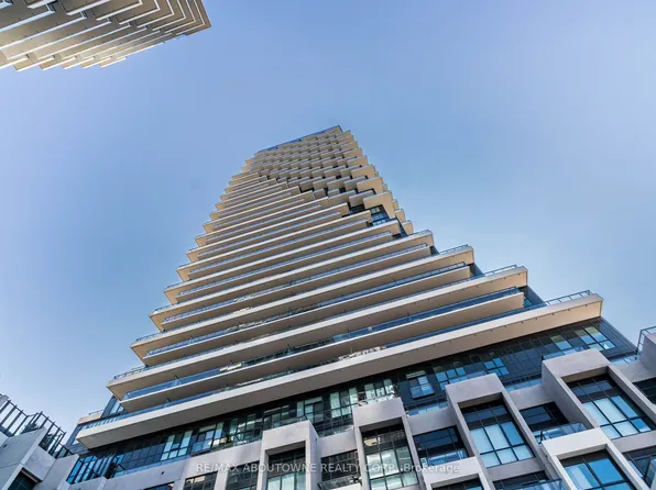 30 Inn On The Park Dr #2208, Toronto, ON M3C 0P8