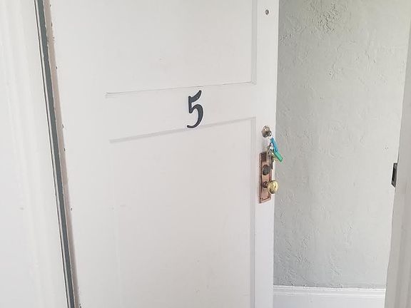3rd image of 2810 Gough St APT 5