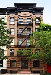 325 West 21st Street in Chelsea