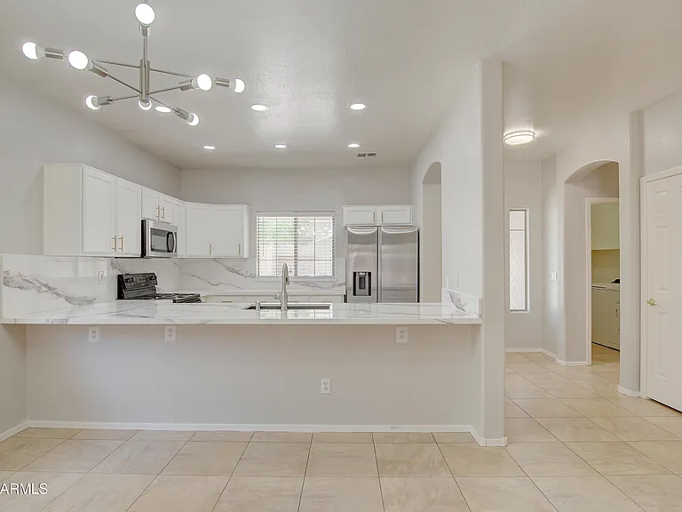 2043 N Holguin Way — Photo 5
