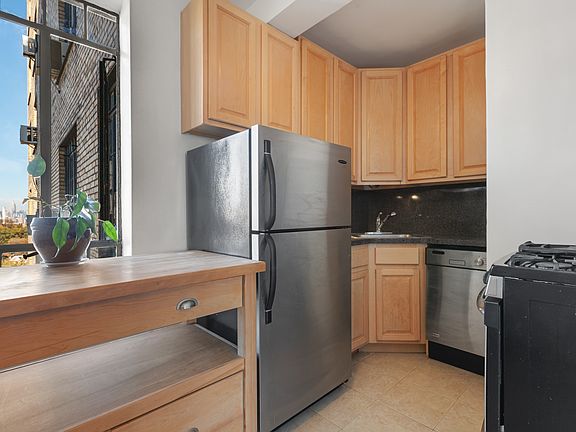4th image of 101 Lafayette Ave APT 14A