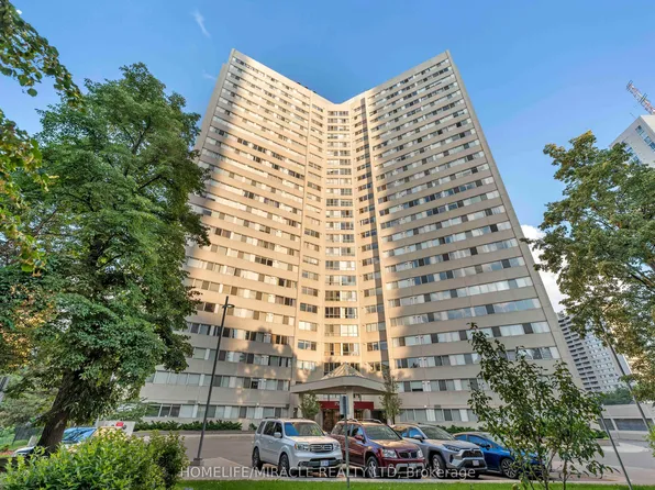 3700 Kaneff Cres N #202, Mississauga, ON L5A 4B8