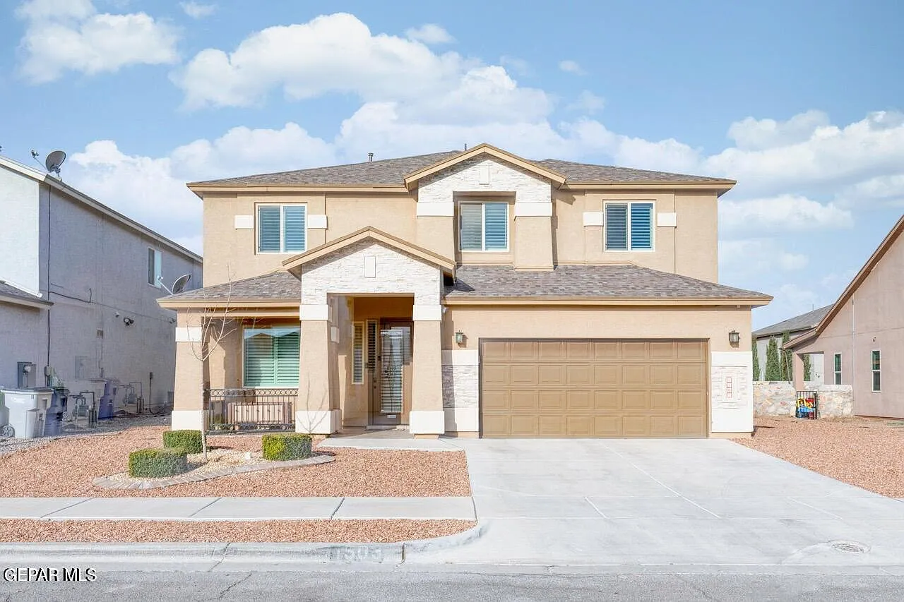 5 bed, 2.5 bath, 3051 sqft, $3,000 — Photo 1
