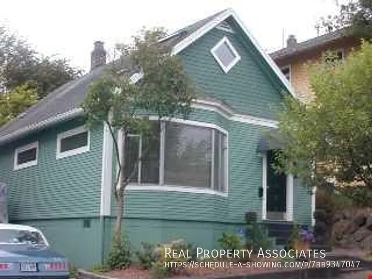 2915 E Alder St — Photo 3