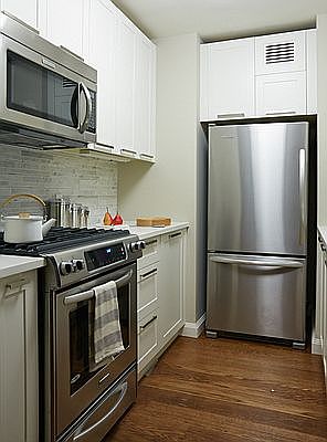 4th image of 200 E 94th St APT 1211