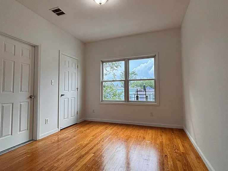 215 Delaware Ave — Photo 6