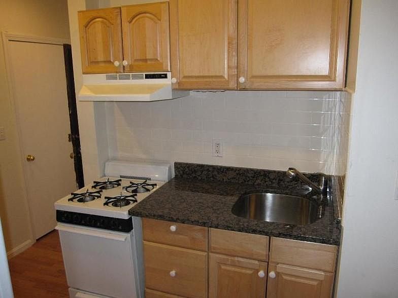 2nd image of 165 Hemenway St APT 10M