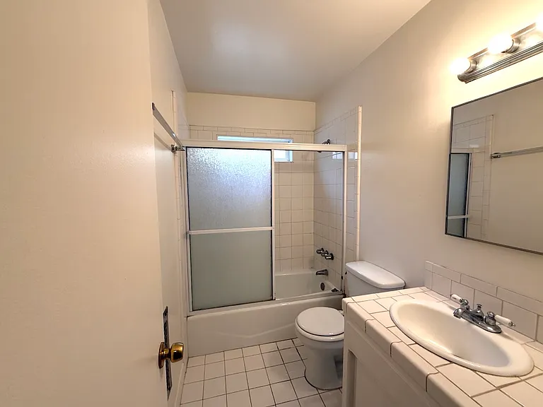 712 N Isabel St #6 — Photo 9