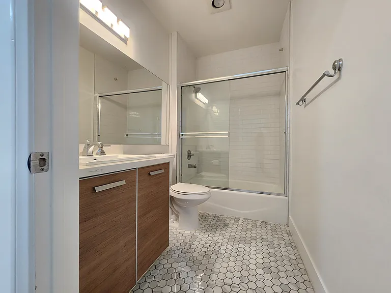 147 S Doheny Dr #102 — Photo 9