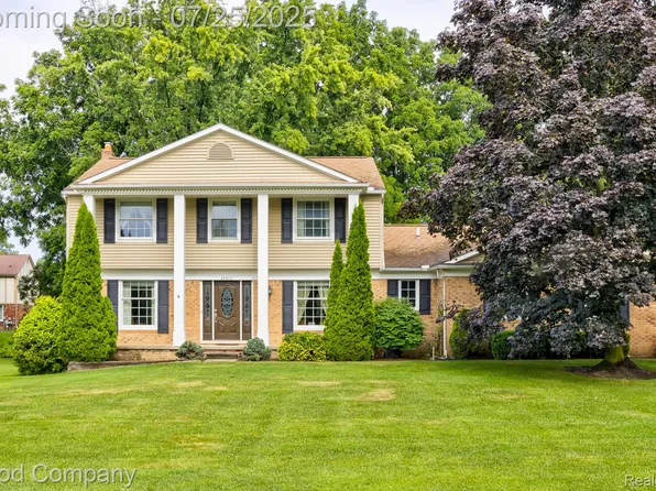 22572 Elena Dr, Farmington Hills, MI 48335