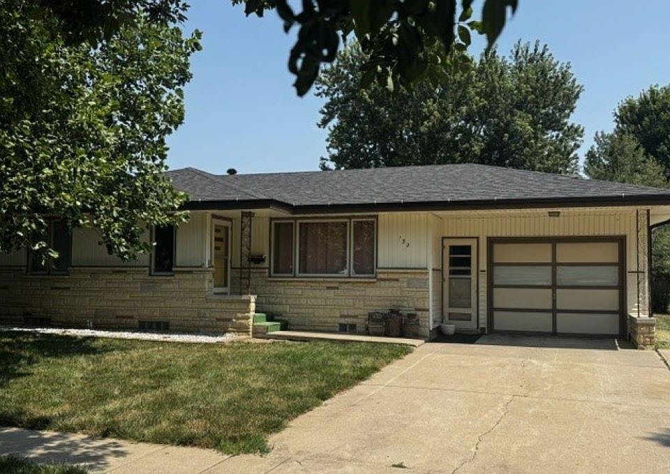 1st image of 132 S 5th St