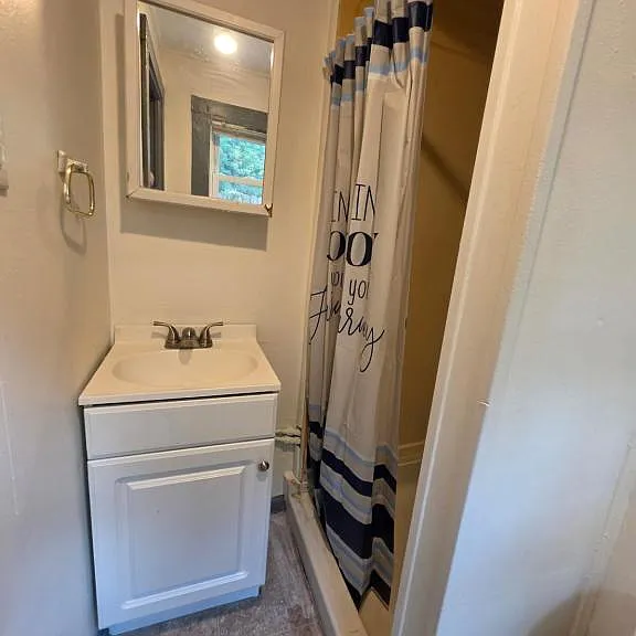835 1/2 W State St — Photo 5