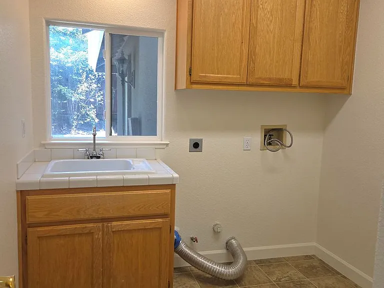 206 Murcia Ct — Photo 35