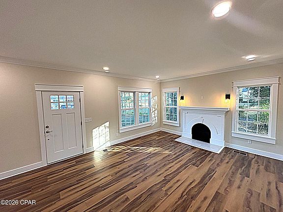 4th image of 2995 Russ St