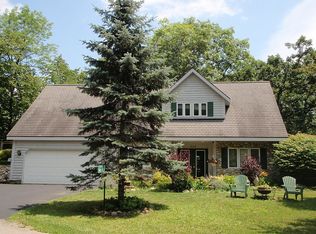 N8140 High Ridge Dr, Elkhorn, WI 53121