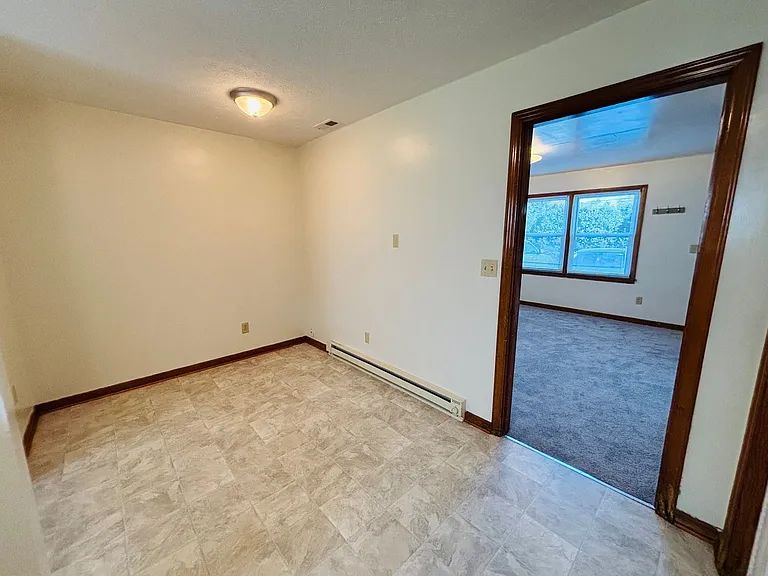 2 Bedroom, 1 Bath Apartment — Photo 9