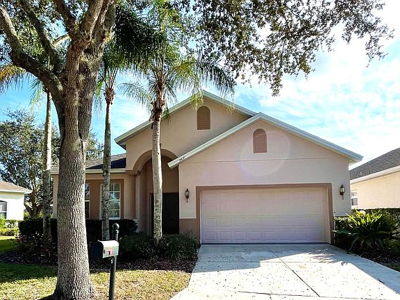 Front in quiet cul-de-sac