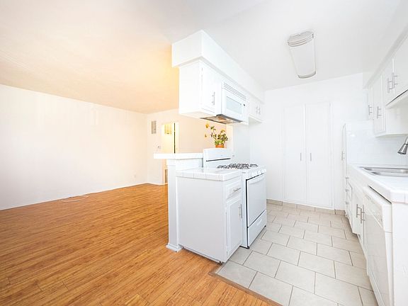 5th image of 1973 S Bedford St #62-08