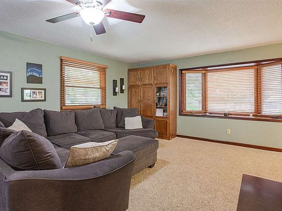 3rd image of 692 Maryville Hts
