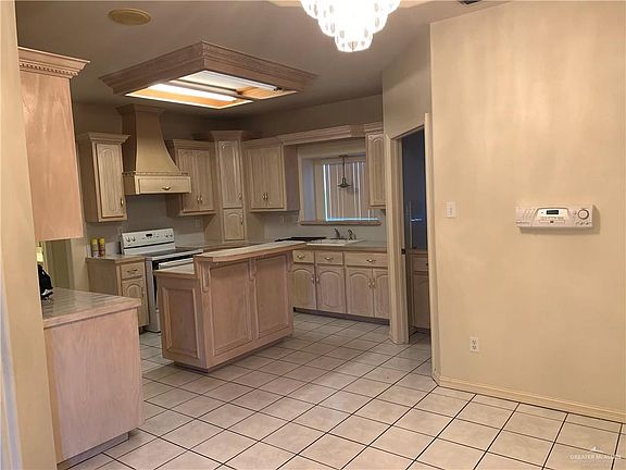 5th image of 3401 W Gardenia Ave