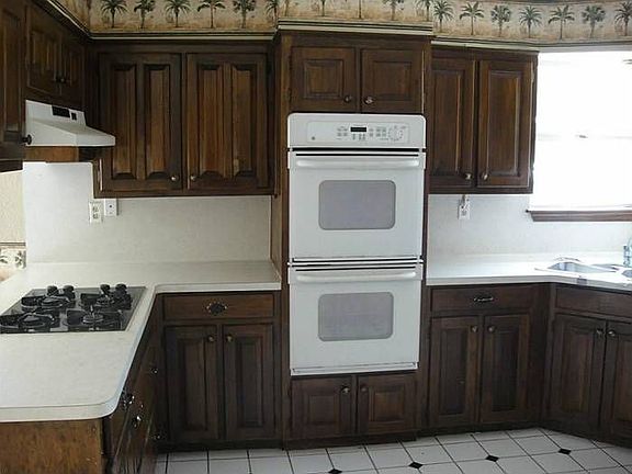 Kitchen w/ built in app