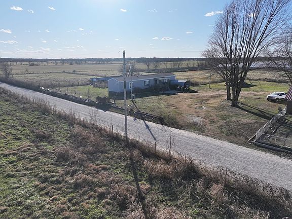 3rd image of 11285 Tucker Rd