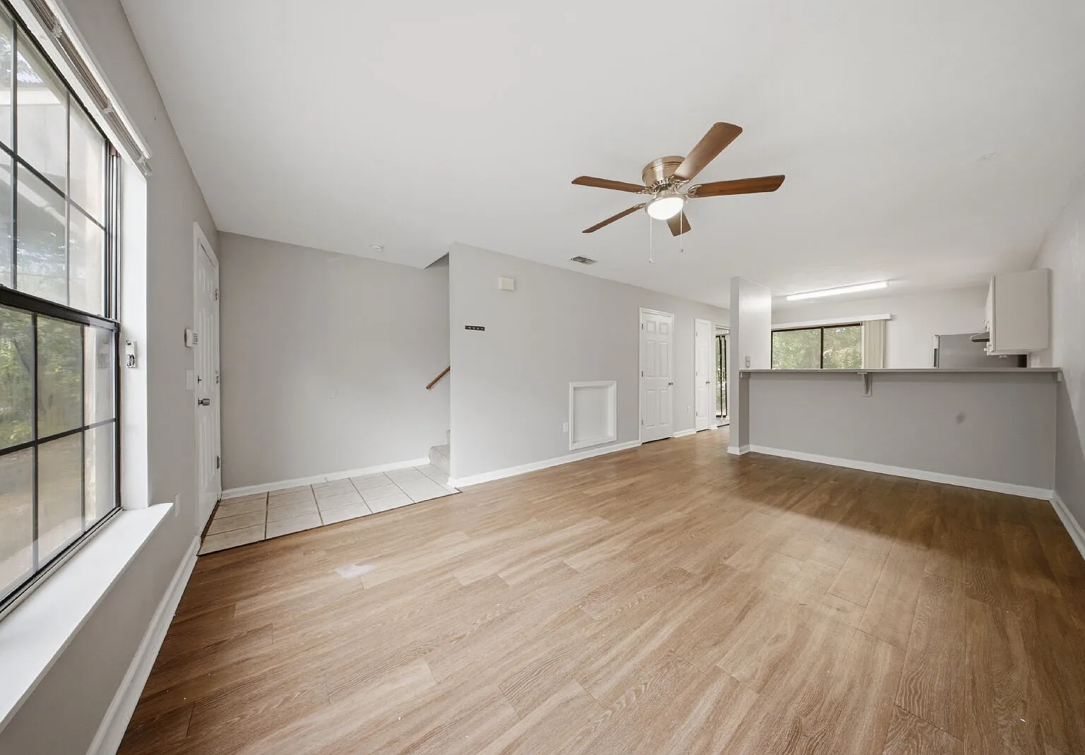 2 bed, 2.5 bath, 1100 sqft, $1,250 — Photo 3
