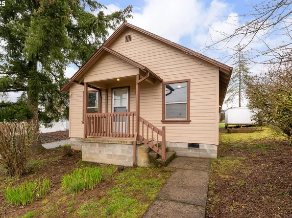 308 SE 1st St, Oakland, OR 97462