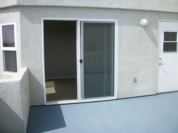 Rooftop deck area- Perfect for Entertaining Guests!