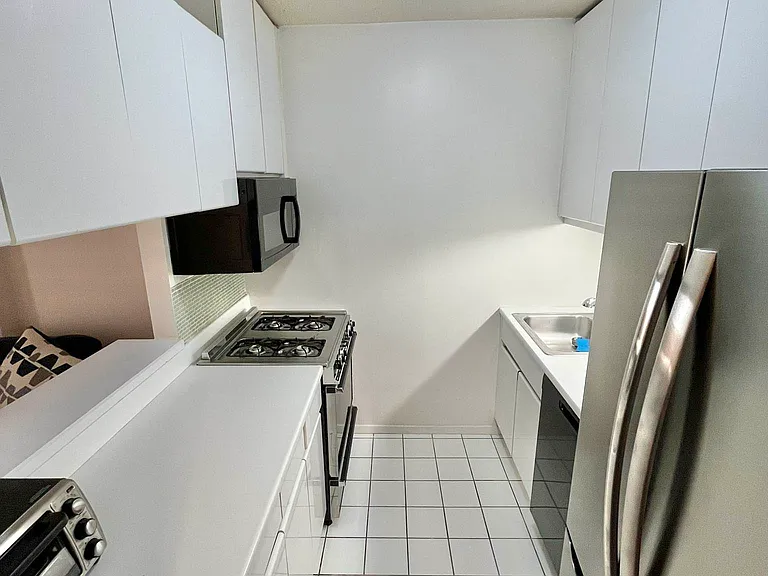 127 E 30th St #4D — Photo 6