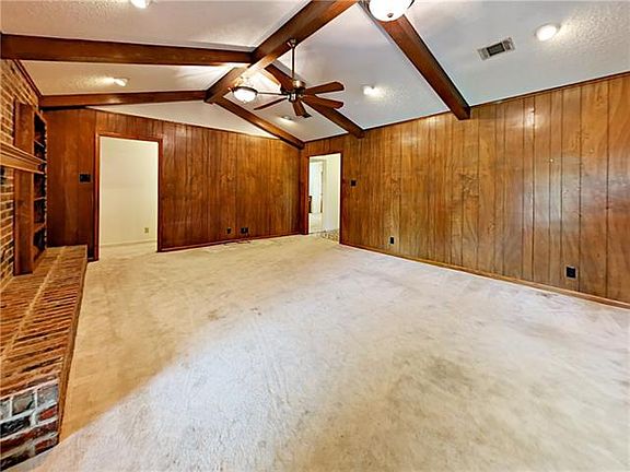 3rd image of 1505 Cresthaven Dr