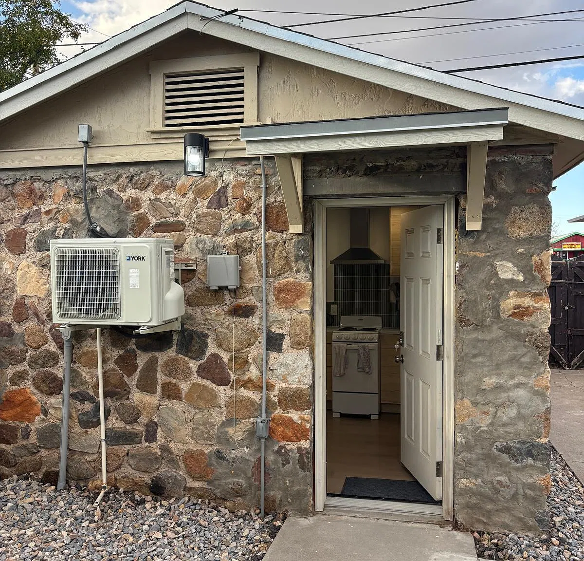 1 bed, 1.0 bath, 500 sqft, $1,000 — Photo 1