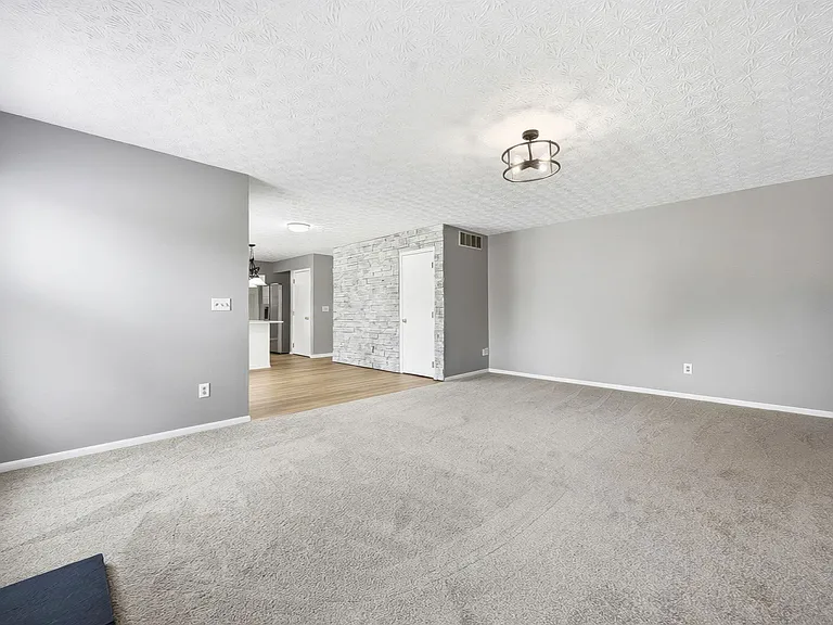 3033 Jamestown Dr — Photo 22