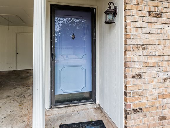 2nd image of 2205 Gen. McNair Dr