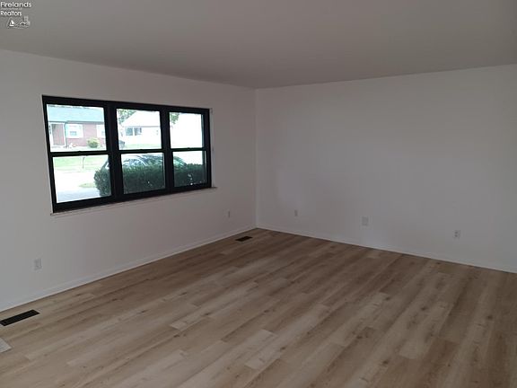 3rd image of 25 Garcia Dr