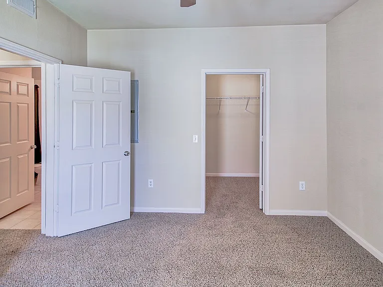 Vista Ridge Apartments — Photo 9