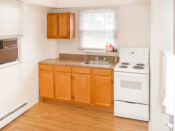 5th image of 2132 Victory Blvd Ste 1