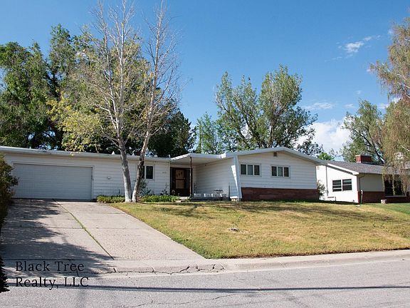 4th image of 1115 Beaumont Dr