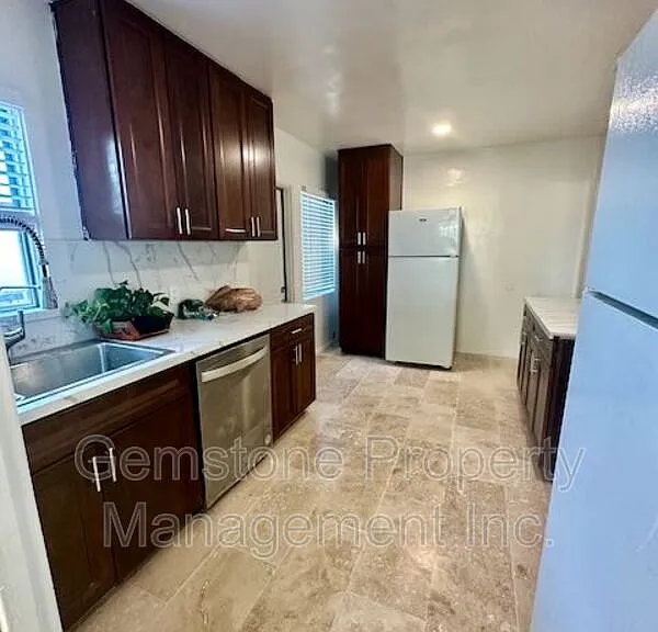 5017 College Ave — Photo 4