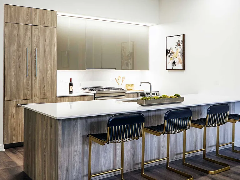 61 Banks Street offers upscale two- and three-bedroom residences with spacious floor plans, top-of-the-line appliances and the finest quality finishes.
