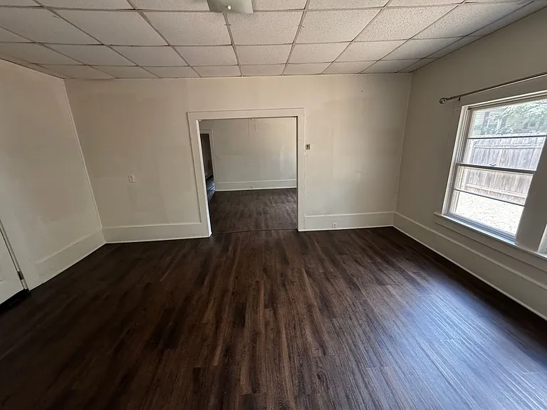 833 Kings Rd — Photo 37