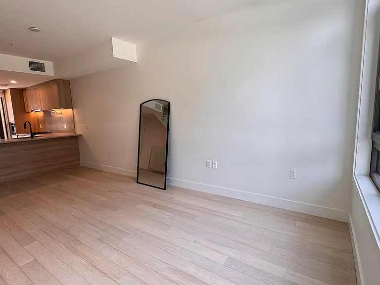 6258 Oak St — Photo 5