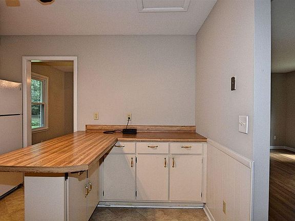4th image of 501 Jeffery Dr NW